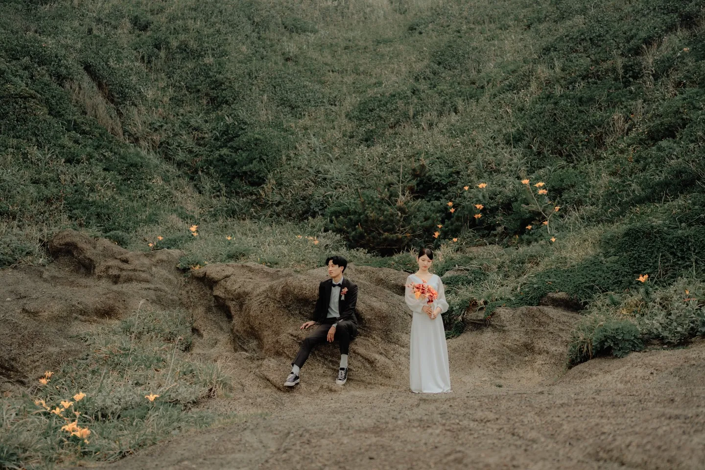 海辺でのロケーションフォトの1コマ。