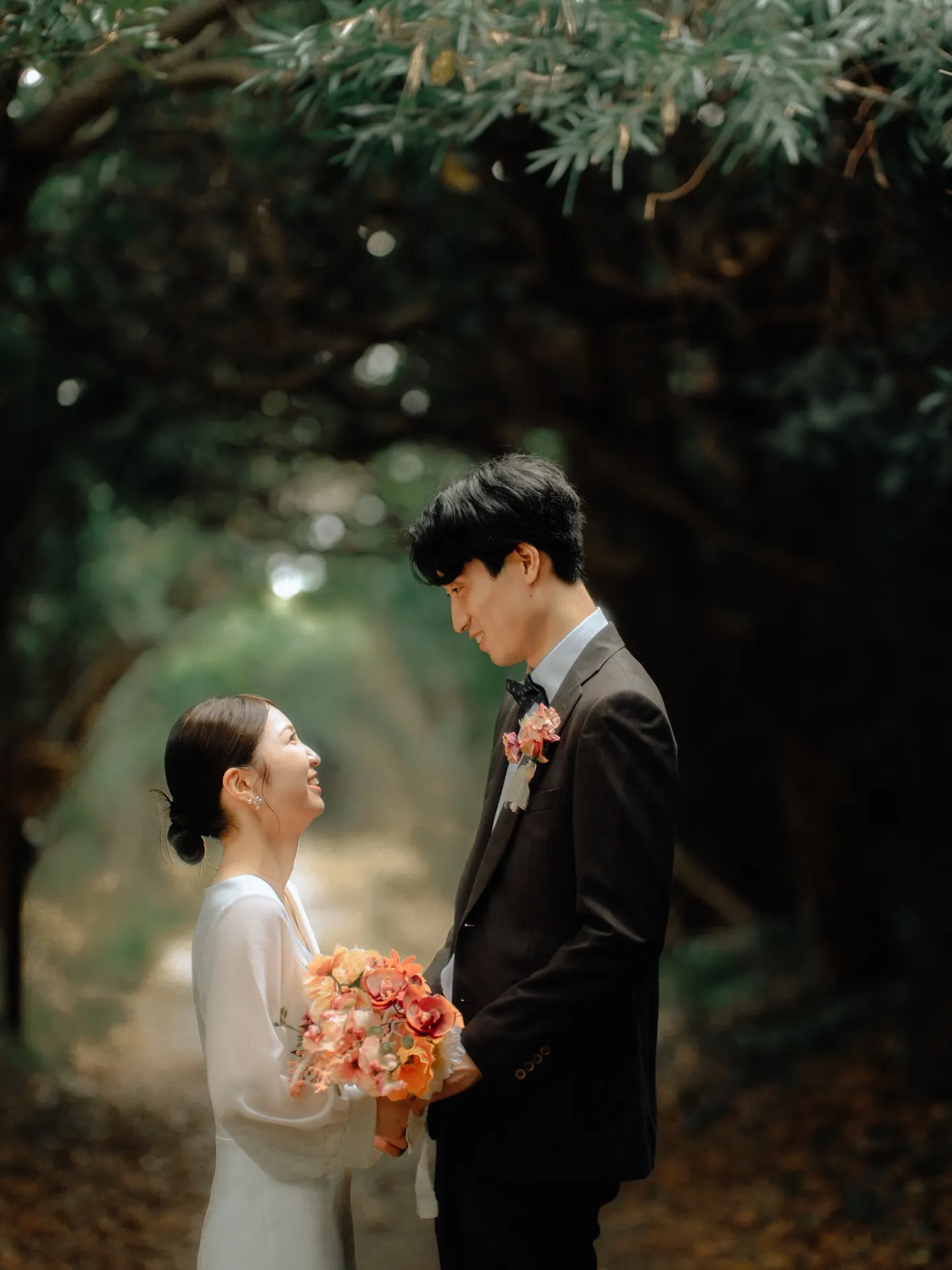 海辺でのロケーションフォトの1コマ。